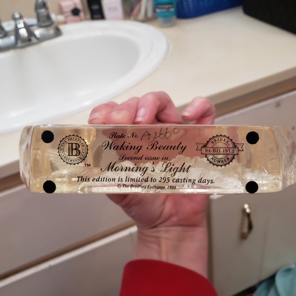 Hummingbird Glass Decor - Picture 4 of 5